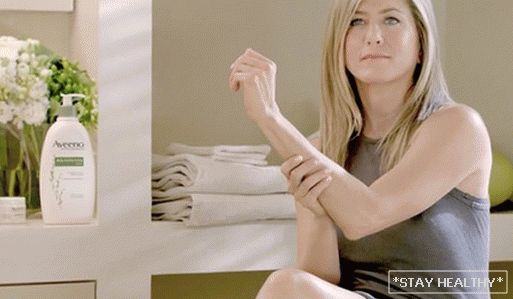 Jennifer Aniston in natural advertisingcosmetics Aveeno