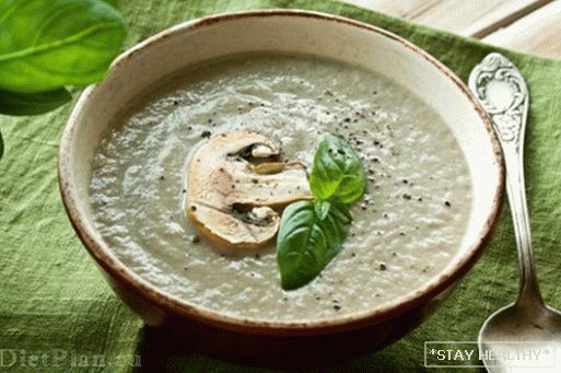 Mushroom cream soup with basil