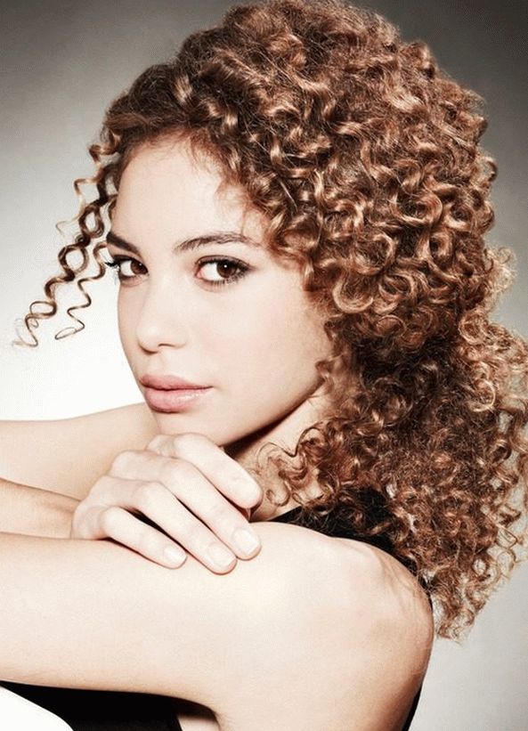 Hairstyles for medium curly hair