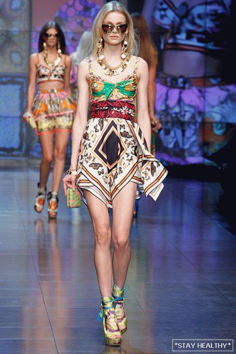 Fashion trends in the season spring - summer 2012(A photo)