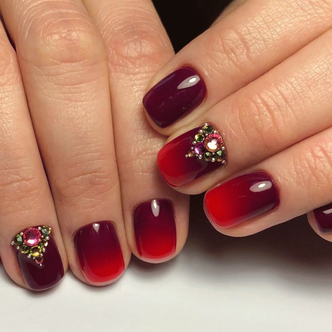 Autumn manicure in burgundy tones
