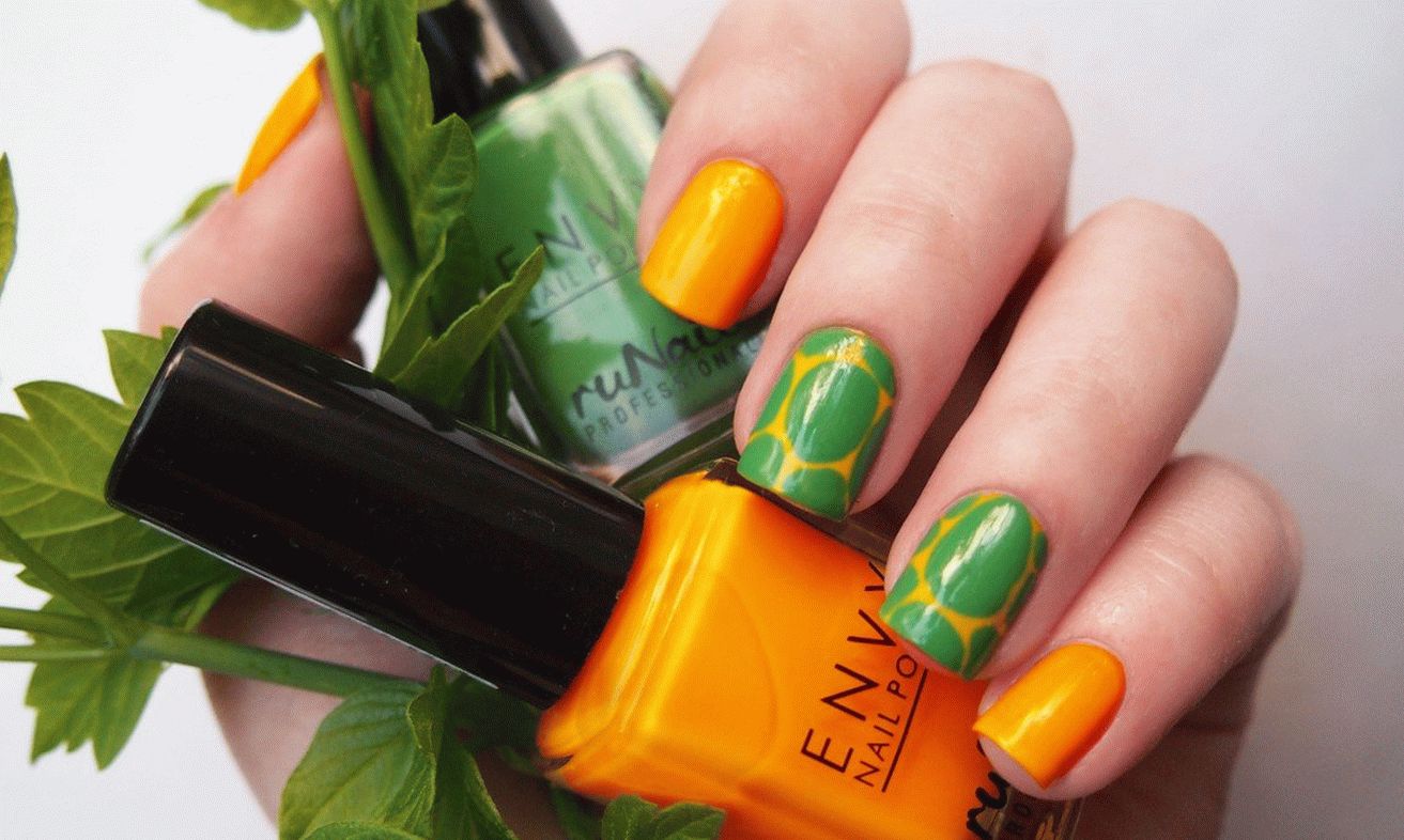 Bright nail design for the fall