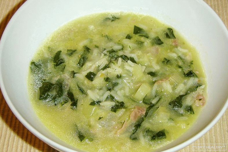Суп из сельдерея стеблевого для похудения. Вкусный суп с сельдереем. Суп из сельдерея стеблевого. Сельдереевый суп на курином бульоне. Суп из сельдерея для похудения.