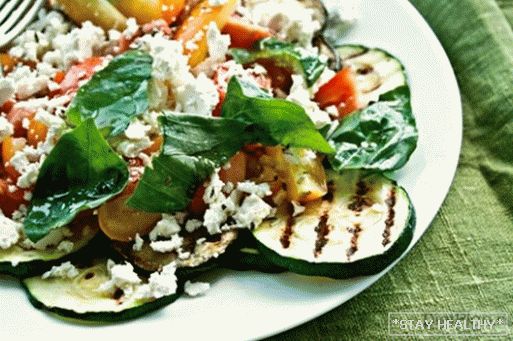 Salad with grilled vegetables and cheese