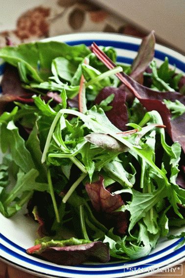 Green Salad with Camembert, Figs and Walnutsnuts